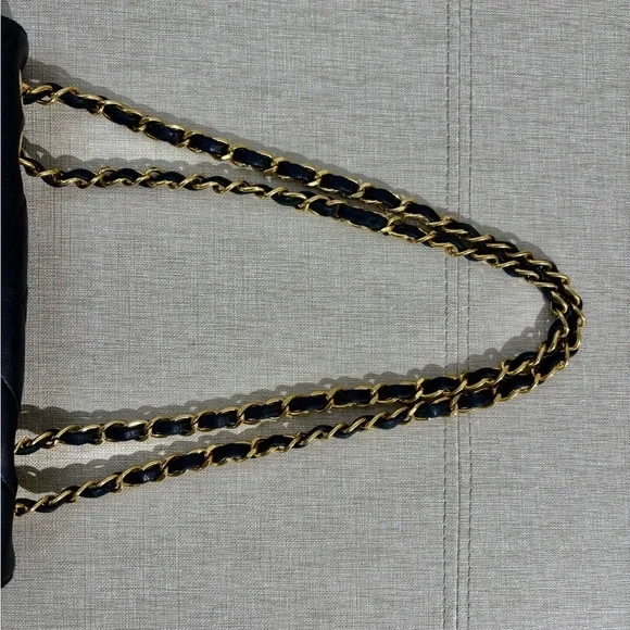 CHANEL Vintage Black Lambskin Chevron Flap Bag GHW - Picture 8 of 16